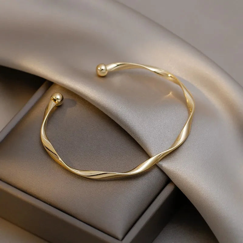 Hot Sale Exaggerate Individuality Metal Smooth Surface Water Drop Bangle for Woman Adjustable Bracelet Paty Jewelry Daily Wear
