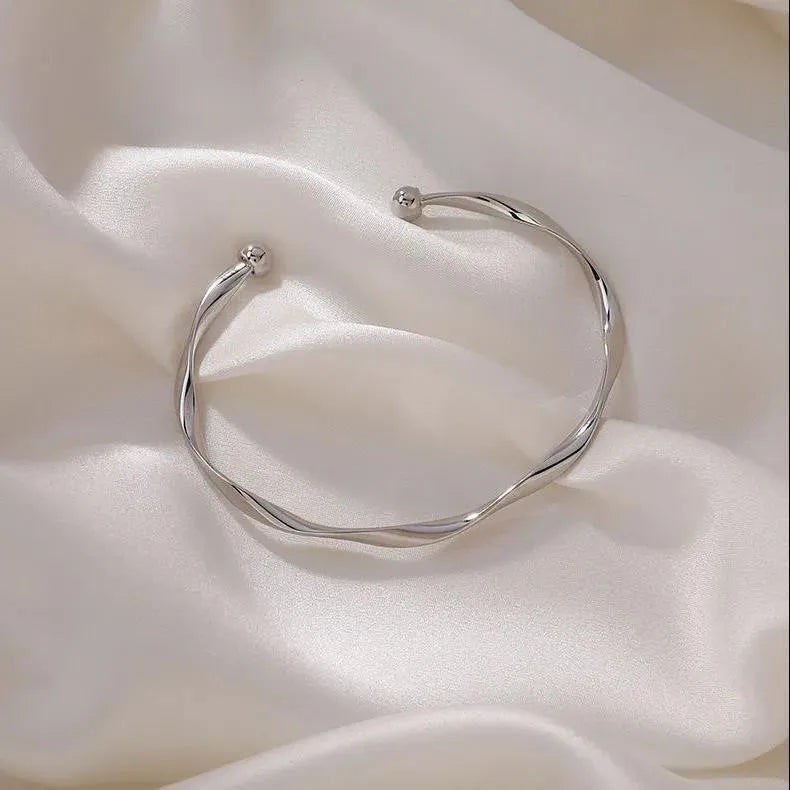 Hot Sale Exaggerate Individuality Metal Smooth Surface Water Drop Bangle for Woman Adjustable Bracelet Paty Jewelry Daily Wear